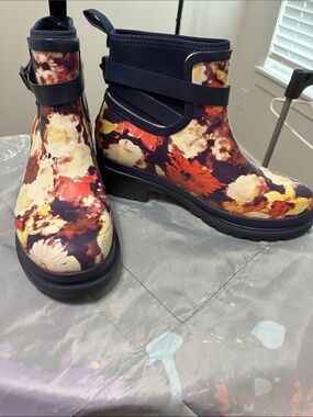 Floral Waterproof Ankle Rain Boots in Navy and Cream